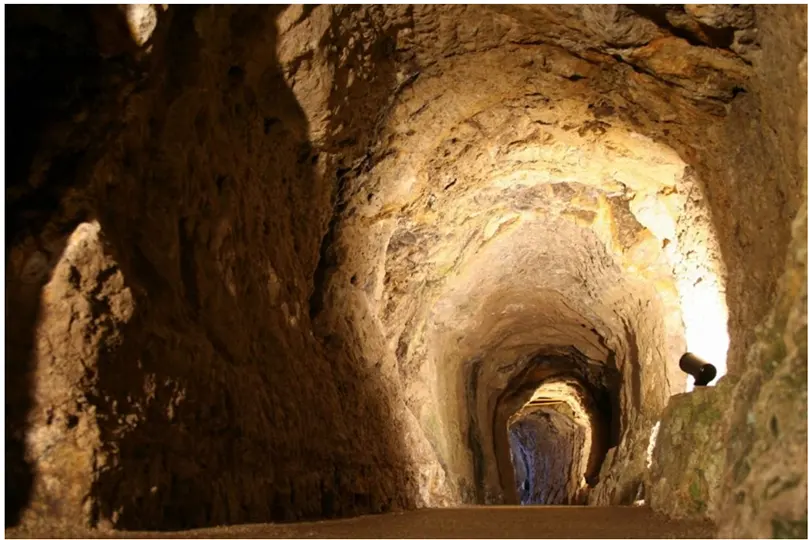 Vào thời kỳ đỉnh cao, Mỏ bạc Iwami Ginzan ở tỉnh Shimane được cho là đã sản xuất ra một phần ba lượng bạc của thế giới.