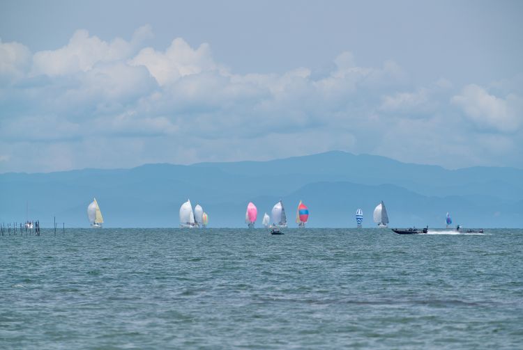 Hồ Biwa nước ngọt lớn nhất Nhật Bản với rất nhiều sân chơi nước