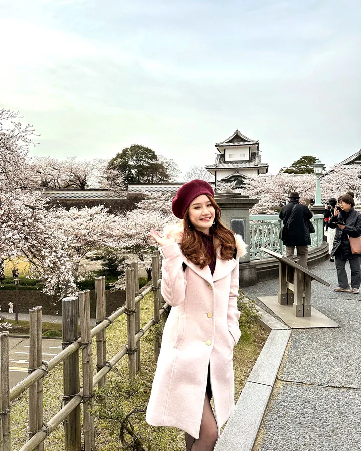 Hoàng cung Tokyo: Ngắm hoa anh đào ở Tokyo Imperial Palace